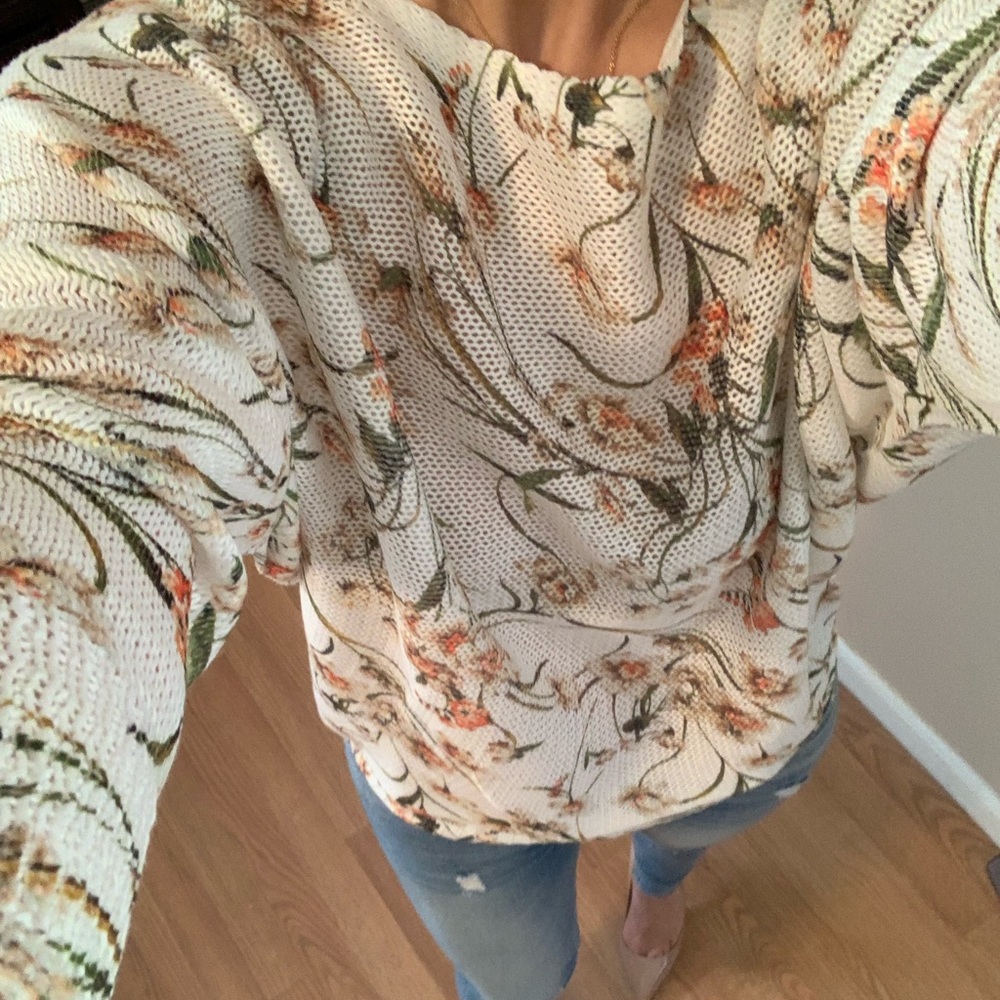 Last 2💗Ivory Rose spring top - Picture 6 of 8